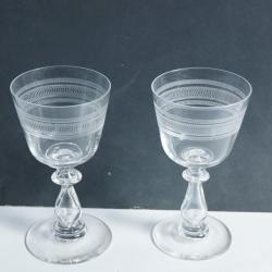 2 Verres &agrave; liqueur cristal grav&eacute; pied creux
