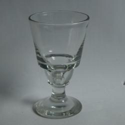 Ancien verre &agrave; absinthe