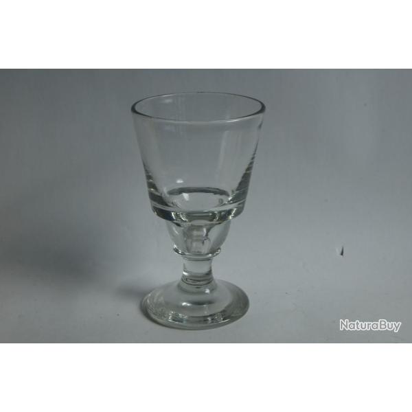 Ancien verre � absinthe