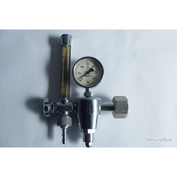 Ancien d�tendeur / d�bitm�tre d'oxyg�ne Carba