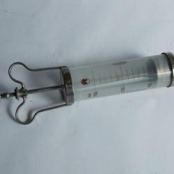 Ancienne seringue m&eacute;dicale verre 150 ml
