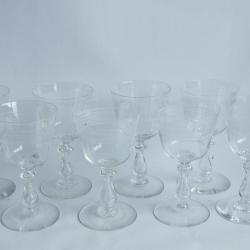 8 Verres &agrave; vin cristal grav&eacute; pied creux
