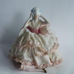 Demi figurine porcelaine Femme Marquise