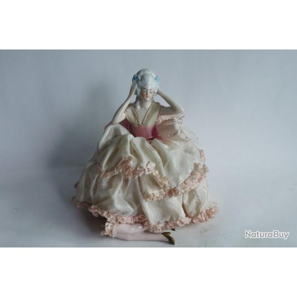Demi figurine porcelaine Femme Marquise