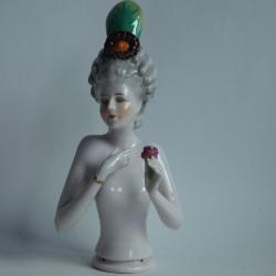 Demi figurine porcelaine Marquise
