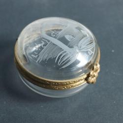Boite &agrave; pilules verre grav&eacute;