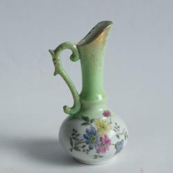 Petit vase aigui&egrave;re porcelaine Fleurs