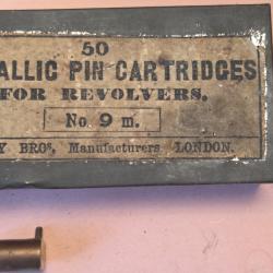 Une belle Boite en fer belle &eacute;tiquette , 9mm a broche de Eley London et sa cartouche a compl&eacute;ter