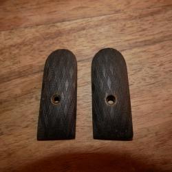 Paire de plaquettes de revolver type BOSSU petit mod&egrave;le