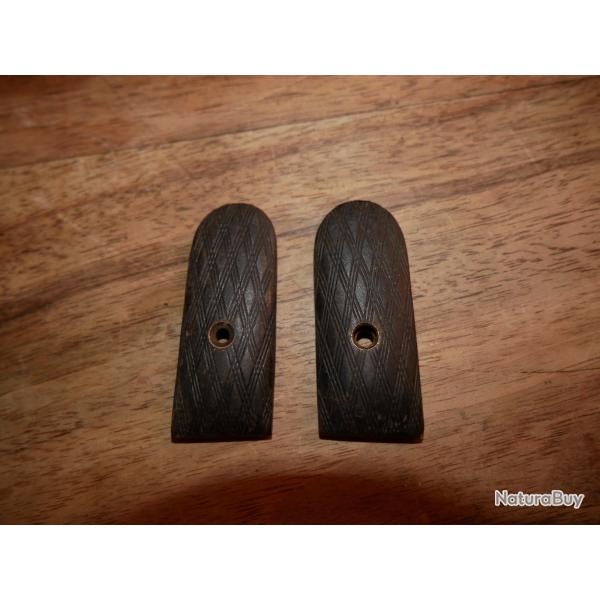 Paire de plaquettes de revolver type BOSSU petit mod�le