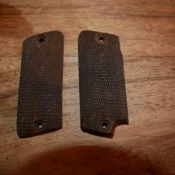 Paire de plaquettes de pistolet RUBY petit mod&egrave;le &agrave; 7 coups