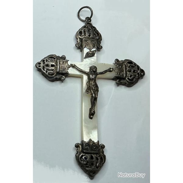 5/3- Pendentif croix pectorale crucifix antique en argent et nacre, France vers 1900