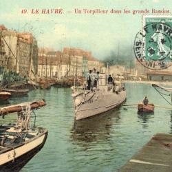 Carte postale Le Havre - Un torpilleur dans les grands bassins - N&deg;6900