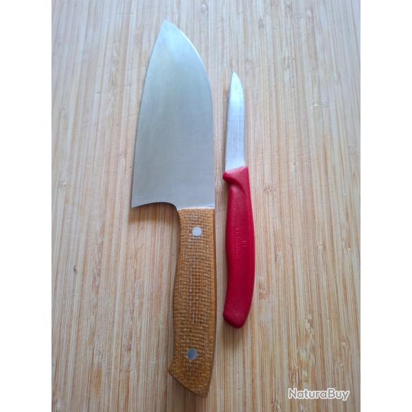 1 couteau Brisa Chef Micarta Moutarde + 1 couteau Office Victorinox Rouge