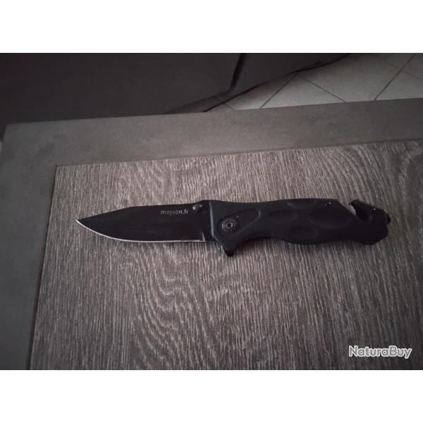 Couteau avec brise vitre et coupe ceinture