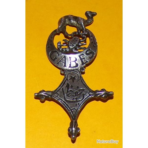 TROUPES AU SAHARA , EN ARGENT AVEC MARQUAGE GABES TUNISIE, CROIX DU SUD AGADES A UN CROISSANT EN CHE