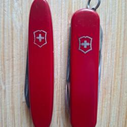 Lot de deux couteaux suisses