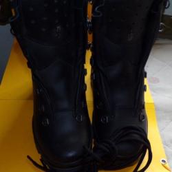 RANGERS GORE TEX , BOTTES DE MARCHE DE L'ARMEE FRANCAISE CLIMAT TEMPERE , POINTURE 37 , NEUF . FABRI