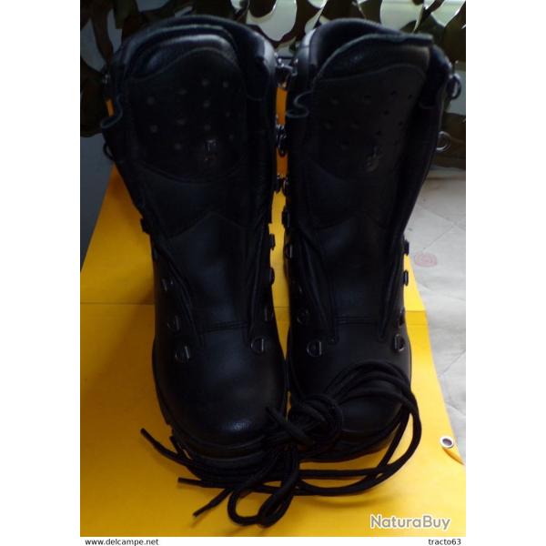 RANGERS GORE TEX , BOTTES DE MARCHE DE L'ARMEE FRANCAISE CLIMAT TEMPERE , POINTURE 37 , NEUF . FABRI