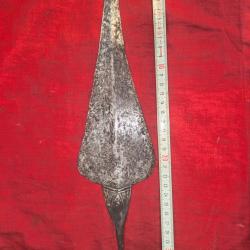 Art Africain - Ancienne pointe de lance fer forg&eacute; 200 gr, 32,5 cm dont 23,5 de fer, largeur 9 cm