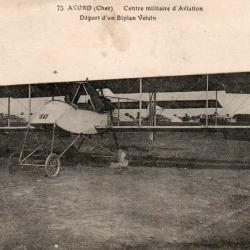 Carte postale Centre militaire d'Aviation D&eacute;part d'un Biplan Voisin EM 75 AVORD (Cher) -N&deg;8402