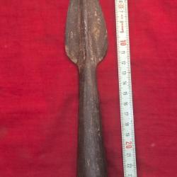 Fer de pique r&eacute;volutionnaire A N retaill&eacute; autrefois en fer de lance de cavalerie. 400gr. 27 cm.