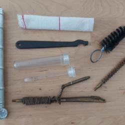 Mat&eacute;riel de nettoyage SAFN , conteneur alu,cl&eacute; r&eacute;glage,huilier,lavoir+ ecouvillon,brosse chambre.