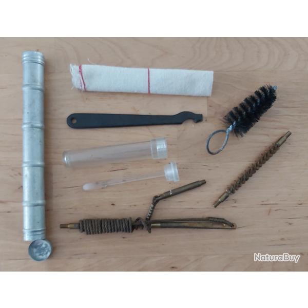 Mat�riel de nettoyage SAFN , conteneur alu,cl� r�glage,huilier,lavoir+ ecouvillon,brosse chambre.