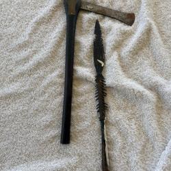 armes africaine pointe de lance et hache