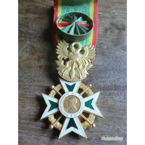 m�daille croix de chevalier encouragement d�vouement