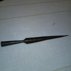 AUTHENTIQUE POINTE LANCE MEDIEVALE LONGUEUR 52 CM PORTE LES TRACES DES COMBATS ANTERIEURS