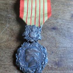 m&eacute;daille argent  direction g&eacute;n&eacute;rale des douanes honneur d&eacute;vouement