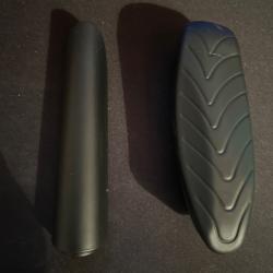Lot plaque de couche et busc COMFORTECH pour crosse synth&eacute;tique Benelli.