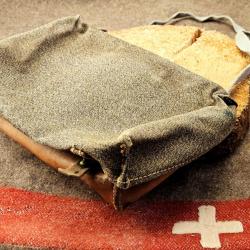 Poche porte-cartouches auxiliaire suisse M1914 - EXTR&Ecirc;MEMENT RARE - pour lames-chargeurs GP11 du Sch
