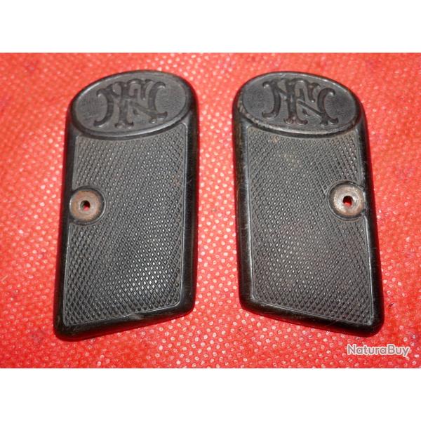 Paire de plaquettes de pistolet BROWNING 1906 en 6.35mm