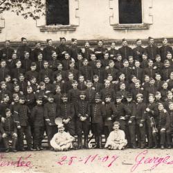 Carte postale ancienne de groupe de soldats -N&deg;8422