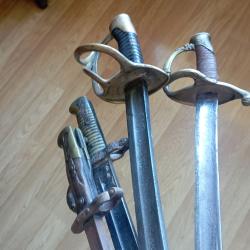 Ensemble d' armes blanches &agrave; compl&eacute;ter et restaurer.