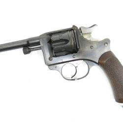 Revolver r&eacute;glementaire 1892 calibre 8 mm cat&eacute;gorie B dat&eacute; 1893