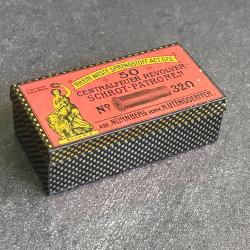 Tr&egrave;s belle boite originale de cartouches 320 Bull Dog en t&ocirc;le s&eacute;r&eacute;graphi&eacute;e - VIDE