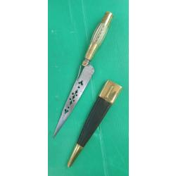 STYLET  CORSE  AVEC SON RESSORT BLOQUE  FOURREAU   .  BELLE  PIECE  19eme SIECLE  .