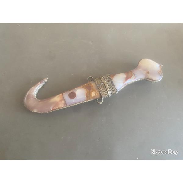 un koumia marocain originaire de la r�gion de Marrackech  en laiton et onyx