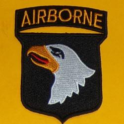 TISSU PATCH : AIRBORNE 101&deg; DIVISION AEROPORTEES  , HAUTEUR 8 CM , BON ETAT VOIR PHOTO . POUR TOUT R