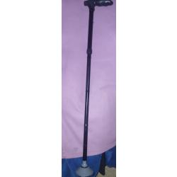 CANNE ORTHOP&Eacute;DIQUE DE MARCHE AVEC TR&Eacute;PIED ET LAMPE