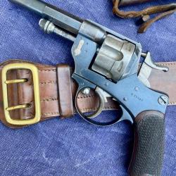 Revolver d'officier Saint Etienne mod 1874 avec &eacute;tui jambon et ceinturon