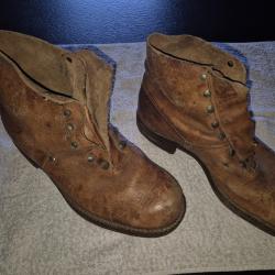 Paire de brodequins montagne mod&eacute;le 40 france.