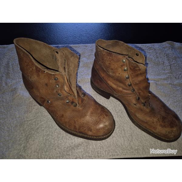 Paire de brodequins montagne mod�le 40 france.