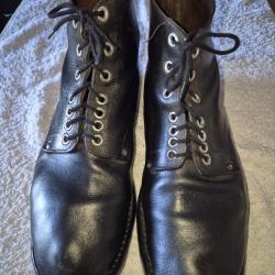 Brodequins cuir noir, 7 oeillets.