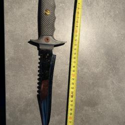 Poignard de chasse 35 cmCoupe/scieManche avec compartiment pour mettre des hame&ccedil;ons, du fil,...