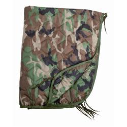 Poncho Liner Mil-Tec polyester matelass&eacute; 210 &times; 150 cm 800 g avec sac de transport Woodland