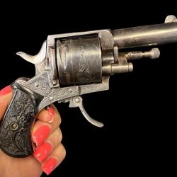 MAGNIFIQUE BRITISH BULLDOG cal. 320 num&eacute;ro de s&eacute;rie E77